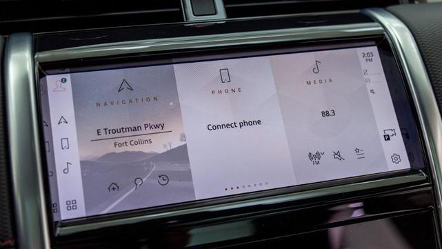 Photo of 2023 SILVER Land Rover Discovery Sport