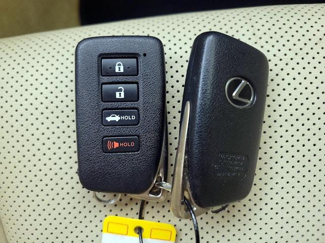 Photo of 2013 Tan Lexus ES 350