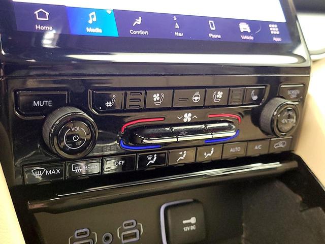 Photo of 2022 Black Jeep Grand Cherokee