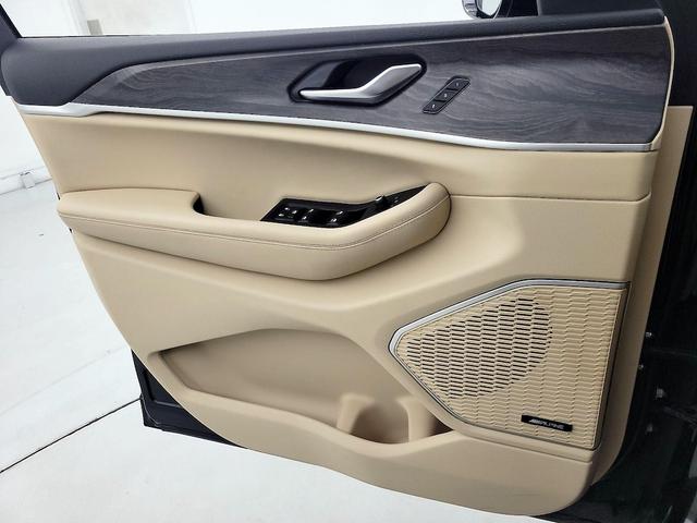 Photo of 2022 Black Jeep Grand Cherokee