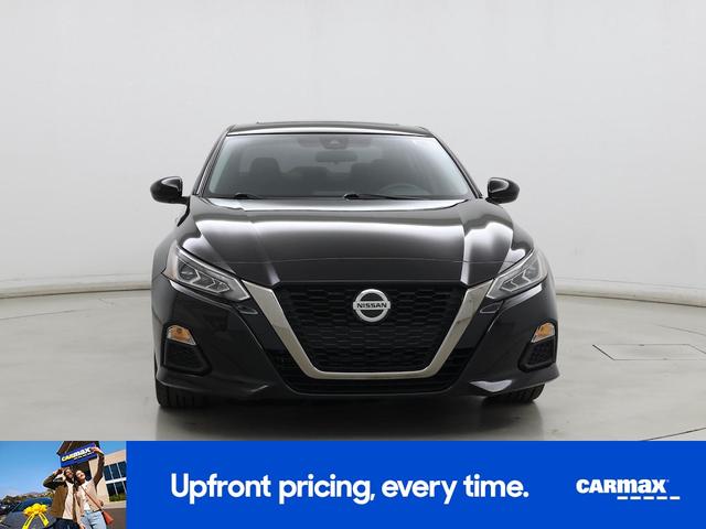 Photo of 2022 Black Nissan Altima