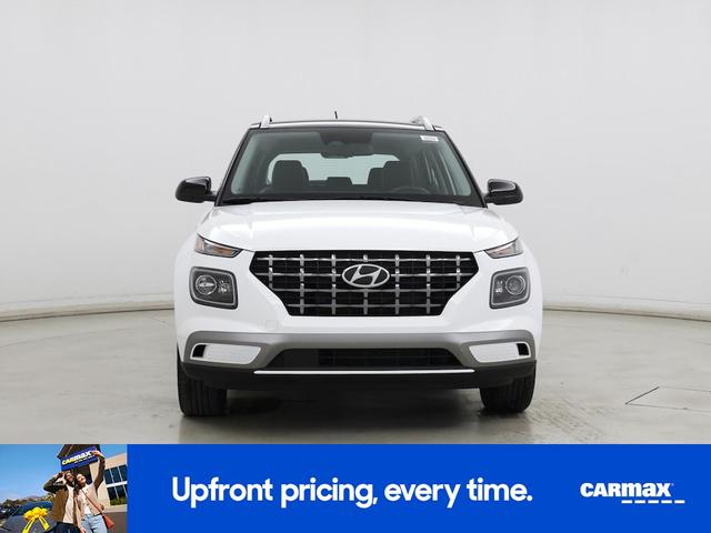 Photo of 2025 White Hyundai VENUE