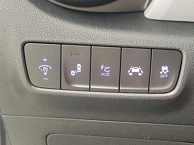Photo of 2021 White Hyundai KONA