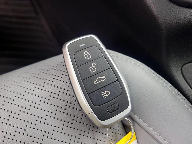 Photo of 2021 White Hyundai KONA