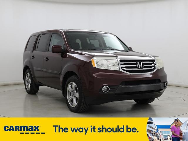 Photo of 2015 Burgundy Honda Pilot