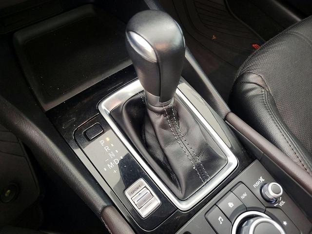 Photo of 2018 White Mazda Mazda3