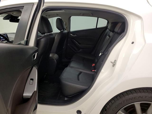Photo of 2018 White Mazda Mazda3
