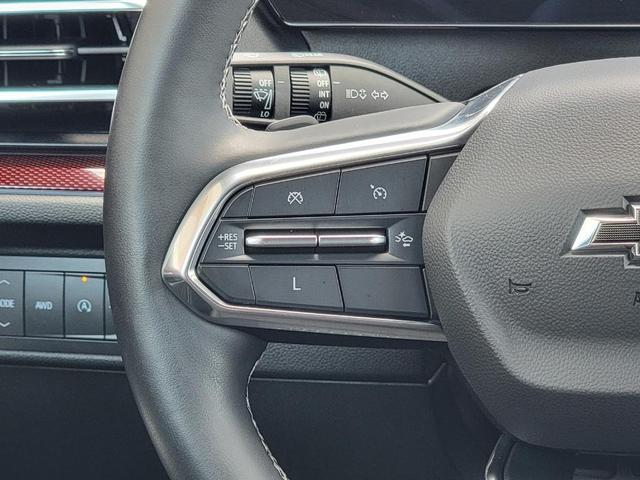 Photo of 2024 Summit White Chevrolet Traverse