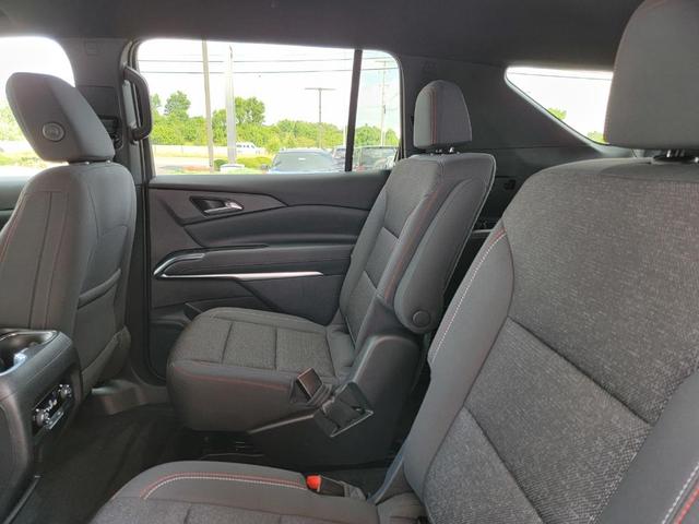 Photo of 2024 Summit White Chevrolet Traverse