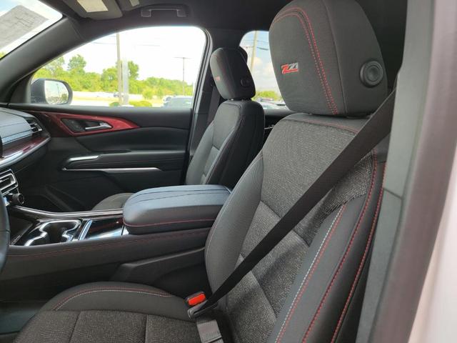 Photo of 2024 Summit White Chevrolet Traverse