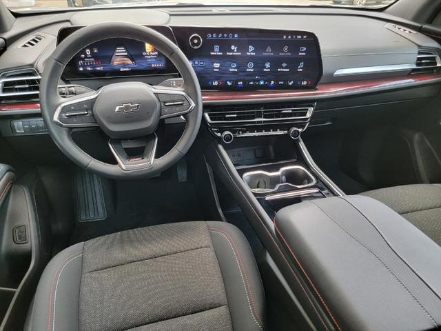 Photo of 2024 Summit White Chevrolet Traverse