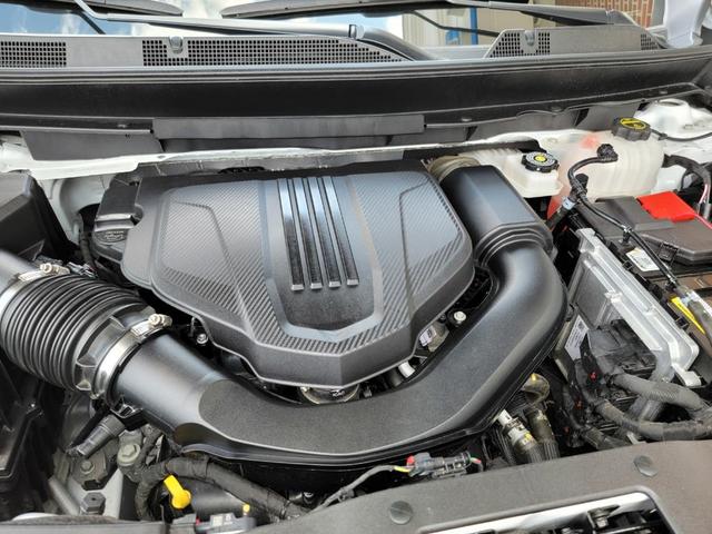 Photo of 2024 Summit White Chevrolet Traverse