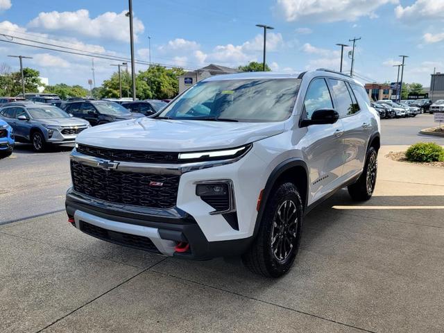 Photo of 2024 Summit White Chevrolet Traverse