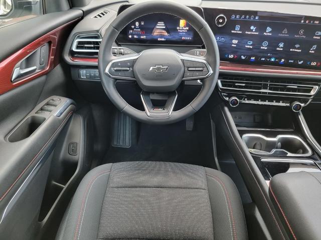Photo of 2024 Summit White Chevrolet Traverse