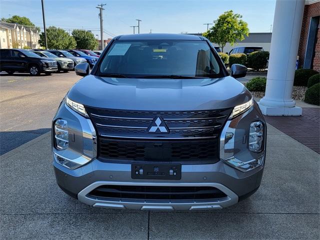 Photo of 2024 Mercury Gray Metallic Mitsubishi Outlander
