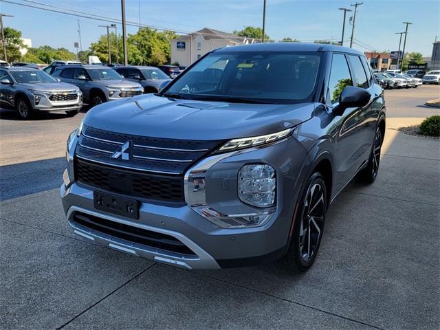 Photo of 2024 Mercury Gray Metallic Mitsubishi Outlander