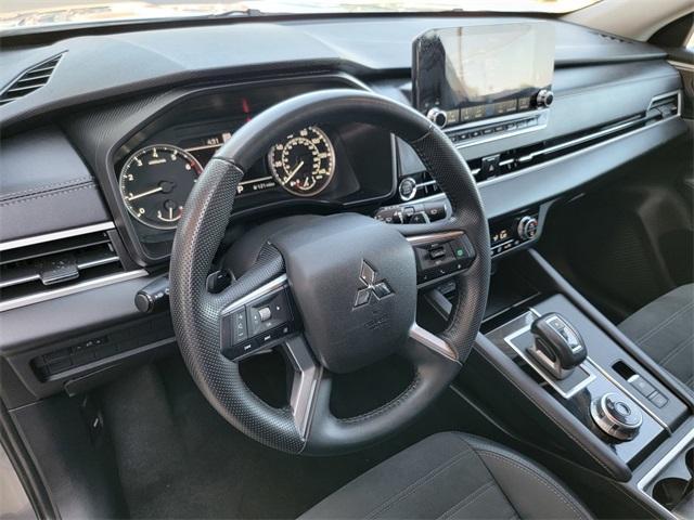 Photo of 2024 Mercury Gray Metallic Mitsubishi Outlander