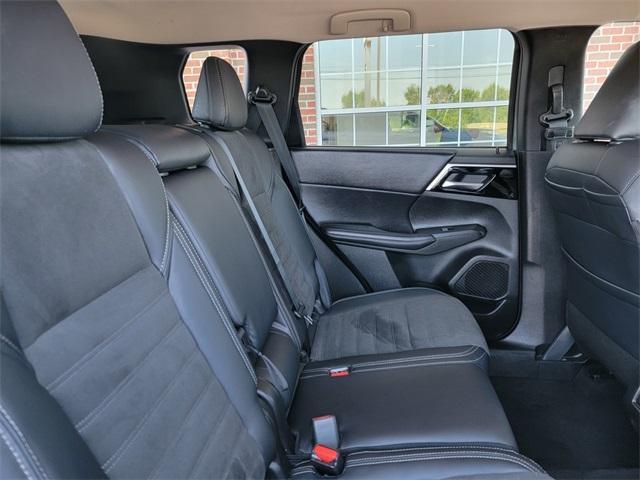 Photo of 2024 Mercury Gray Metallic Mitsubishi Outlander