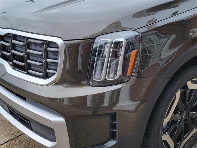 Photo of 2023 Dark Moss Kia Telluride