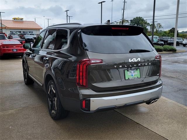 Photo of 2023 Dark Moss Kia Telluride