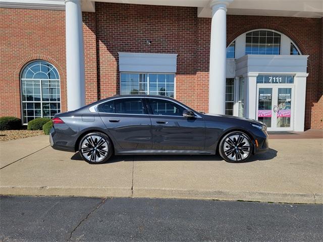 Photo of 2024 Dark Graphite Metallic BMW 530