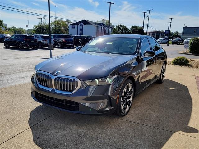 Photo of 2024 Dark Graphite Metallic BMW 530