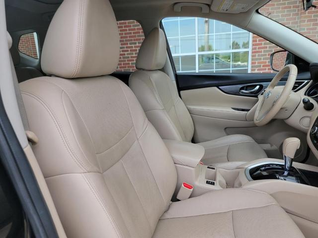 Photo of 2014 Super Black Nissan Rogue