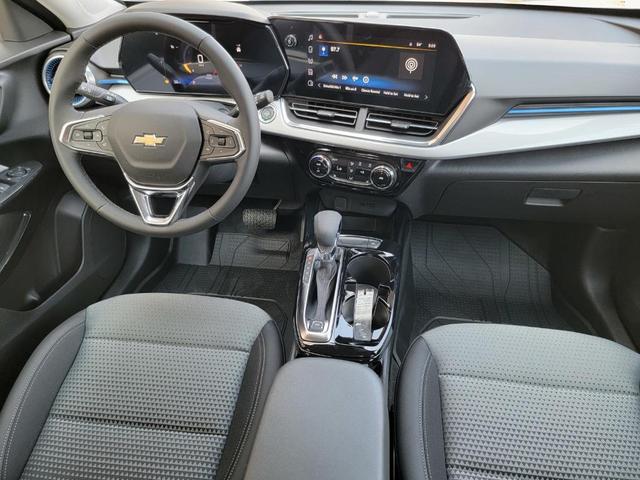 Photo of 2025 Summit White Chevrolet Trax