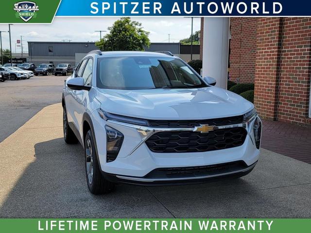 Photo of 2025 Summit White Chevrolet Trax