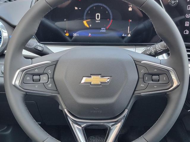 Photo of 2025 Summit White Chevrolet Trax