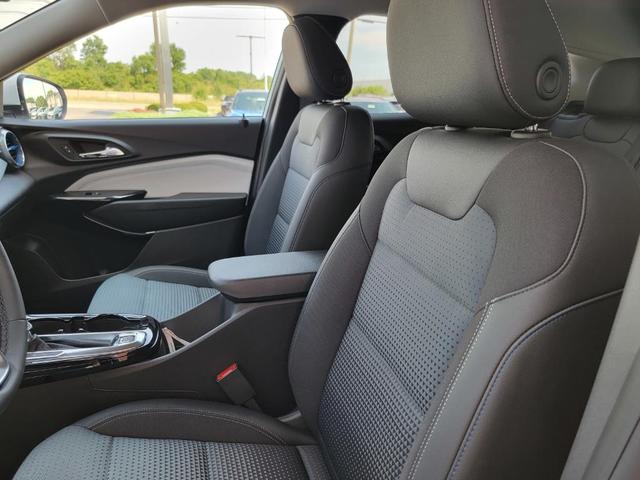 Photo of 2025 Summit White Chevrolet Trax