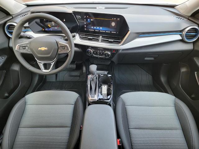 Photo of 2025 Summit White Chevrolet Trax