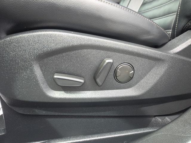 Photo of 2024 Silver Metallic Ford Edge