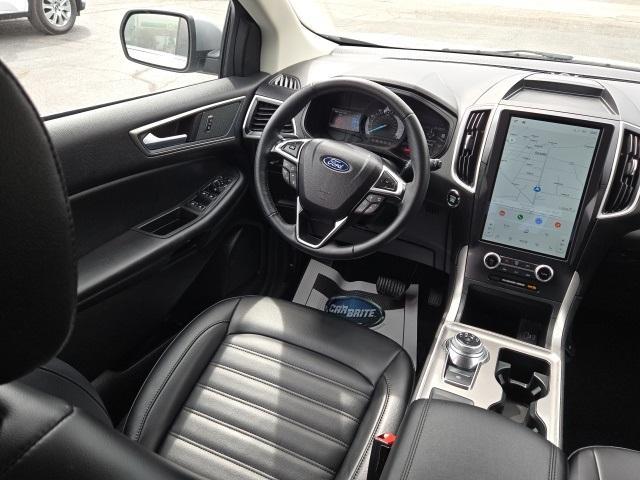 Photo of 2024 Silver Metallic Ford Edge