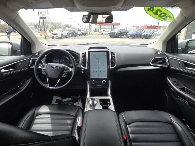 Photo of 2024 Silver Metallic Ford Edge