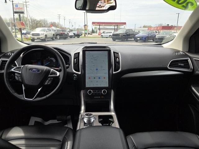 Photo of 2024 Silver Metallic Ford Edge