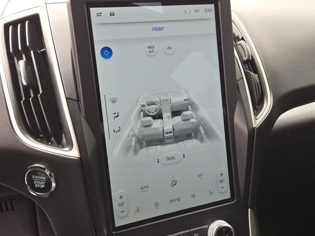 Photo of 2024 Silver Metallic Ford Edge