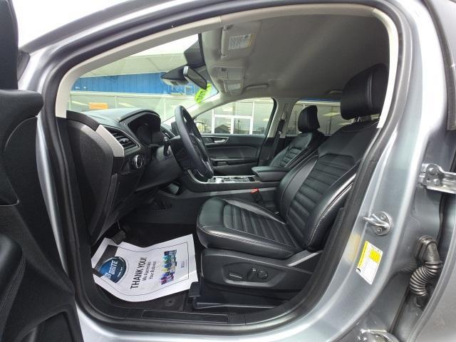 Photo of 2024 Silver Metallic Ford Edge
