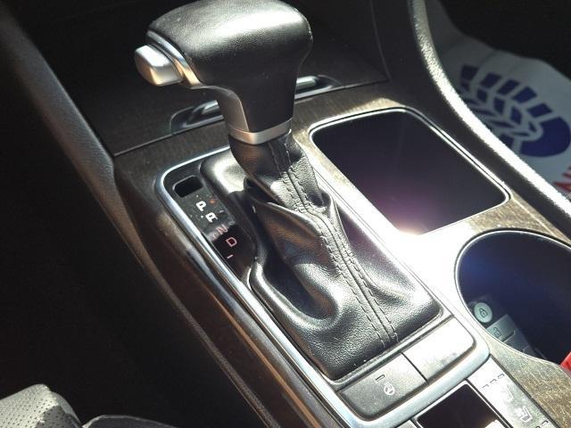 Photo of 2017 Sparkling Silver Kia Optima