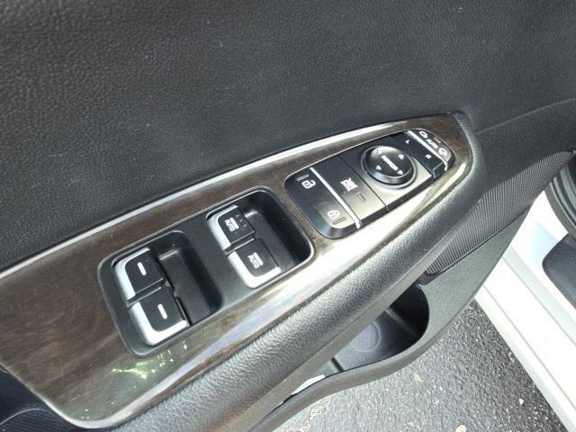 Photo of 2017 Sparkling Silver Kia Optima