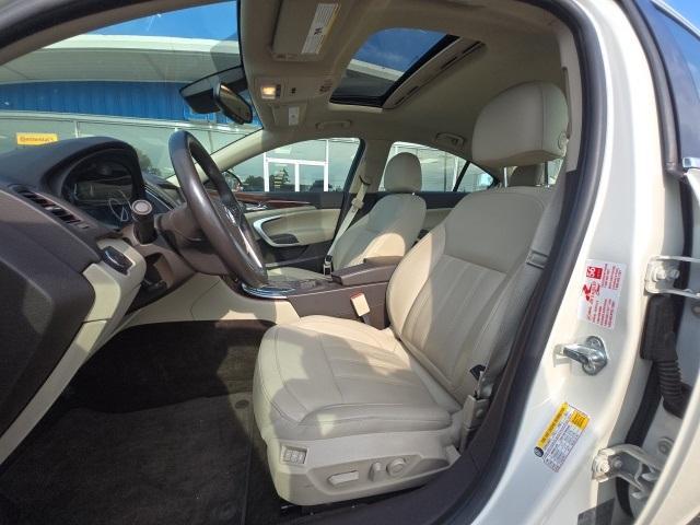 Photo of 2014 White Diamond Clearcoat Buick Regal