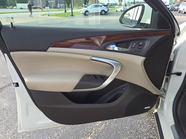 Photo of 2014 White Diamond Clearcoat Buick Regal