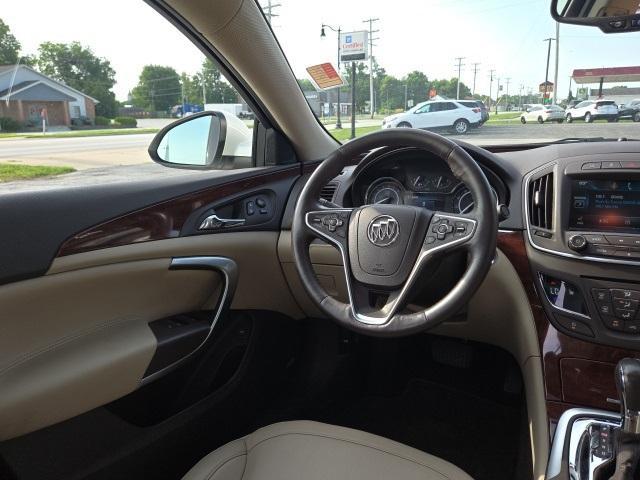 Photo of 2014 White Diamond Clearcoat Buick Regal