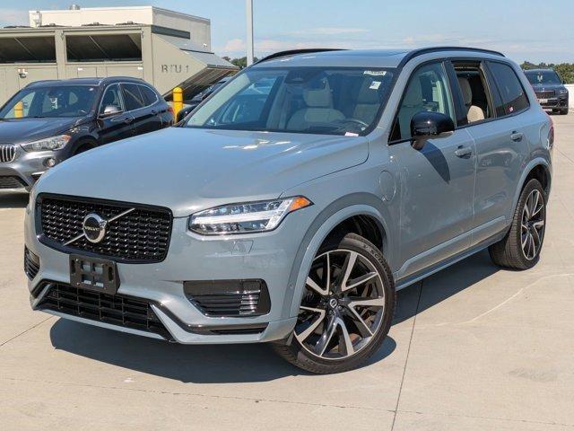 Photo of 2023 Onyx Black Metallic Volvo XC90 Recharge Plug-In Hybrid