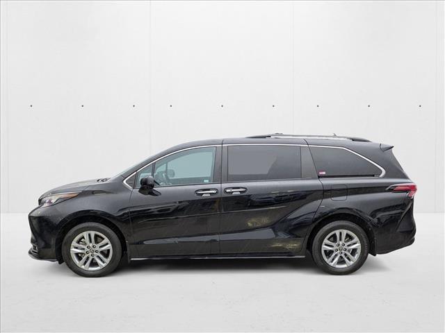 Photo of 2022 Midnight Black Metallic Toyota Sienna
