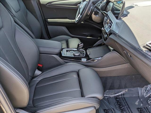Photo of 2025 Black Sapphire Metallic BMW X4