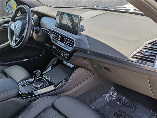 Photo of 2025 Black Sapphire Metallic BMW X4