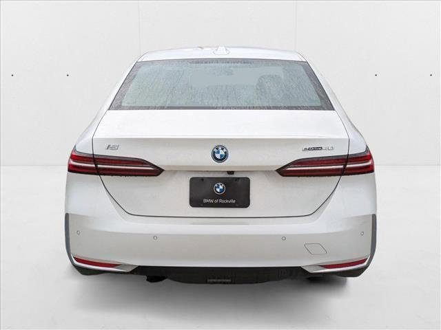 Photo of 2024 Mineral White Metallic BMW i5