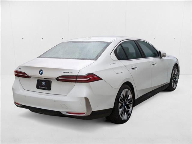 Photo of 2024 Mineral White Metallic BMW i5
