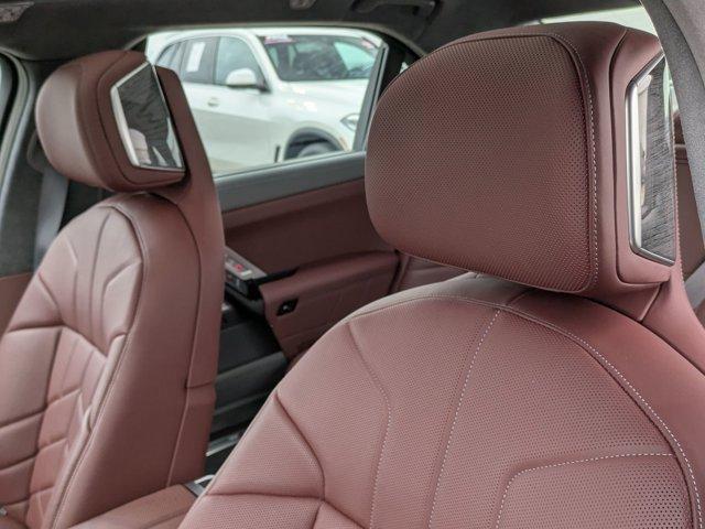 Photo of 2023 Tanzanite Blue II Metallic BMW 760